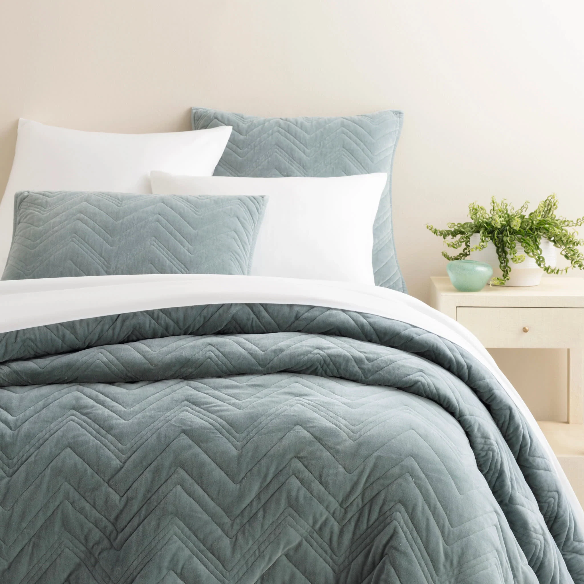 Brentwood Velvet Quilt | Ocean