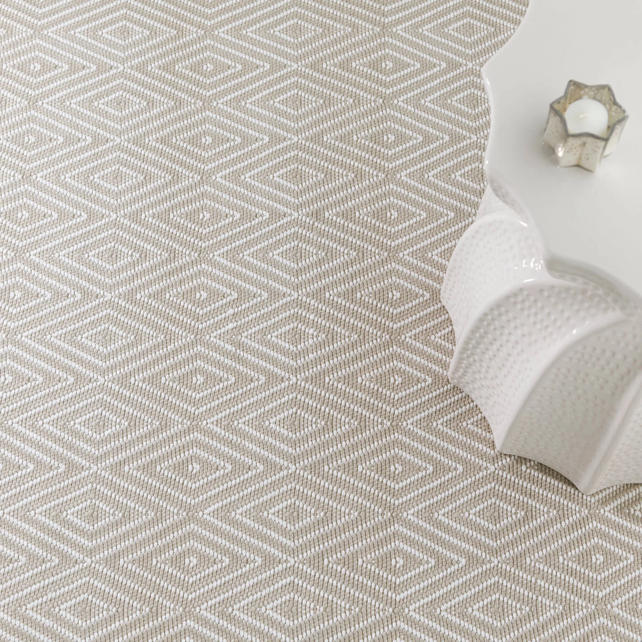 Diamond Handwoven Indoor/Outdoor Rug | Platinum/White - Image 5