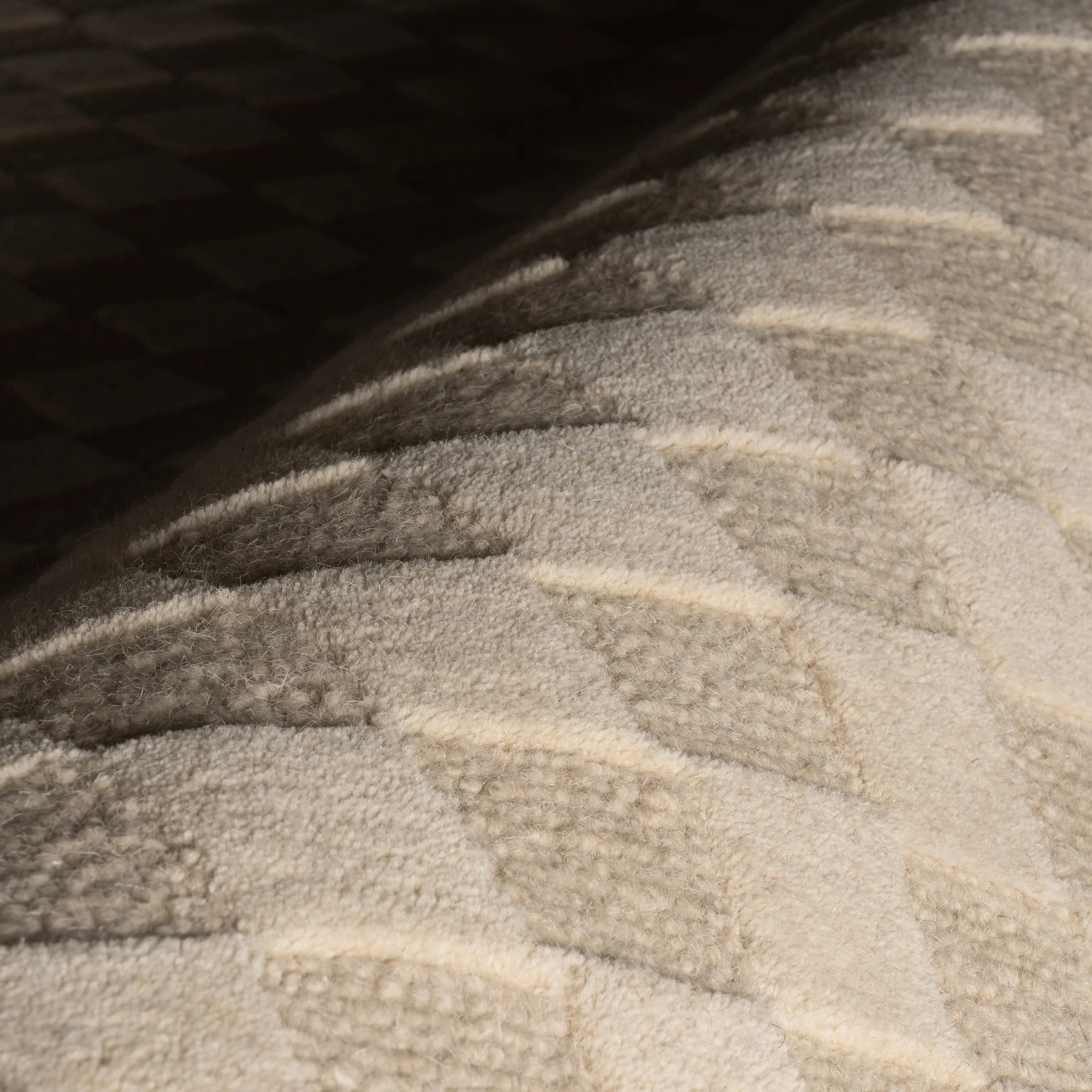 Linthea Modern Checkered Handmade Wool Rug | Ivory - Image 7