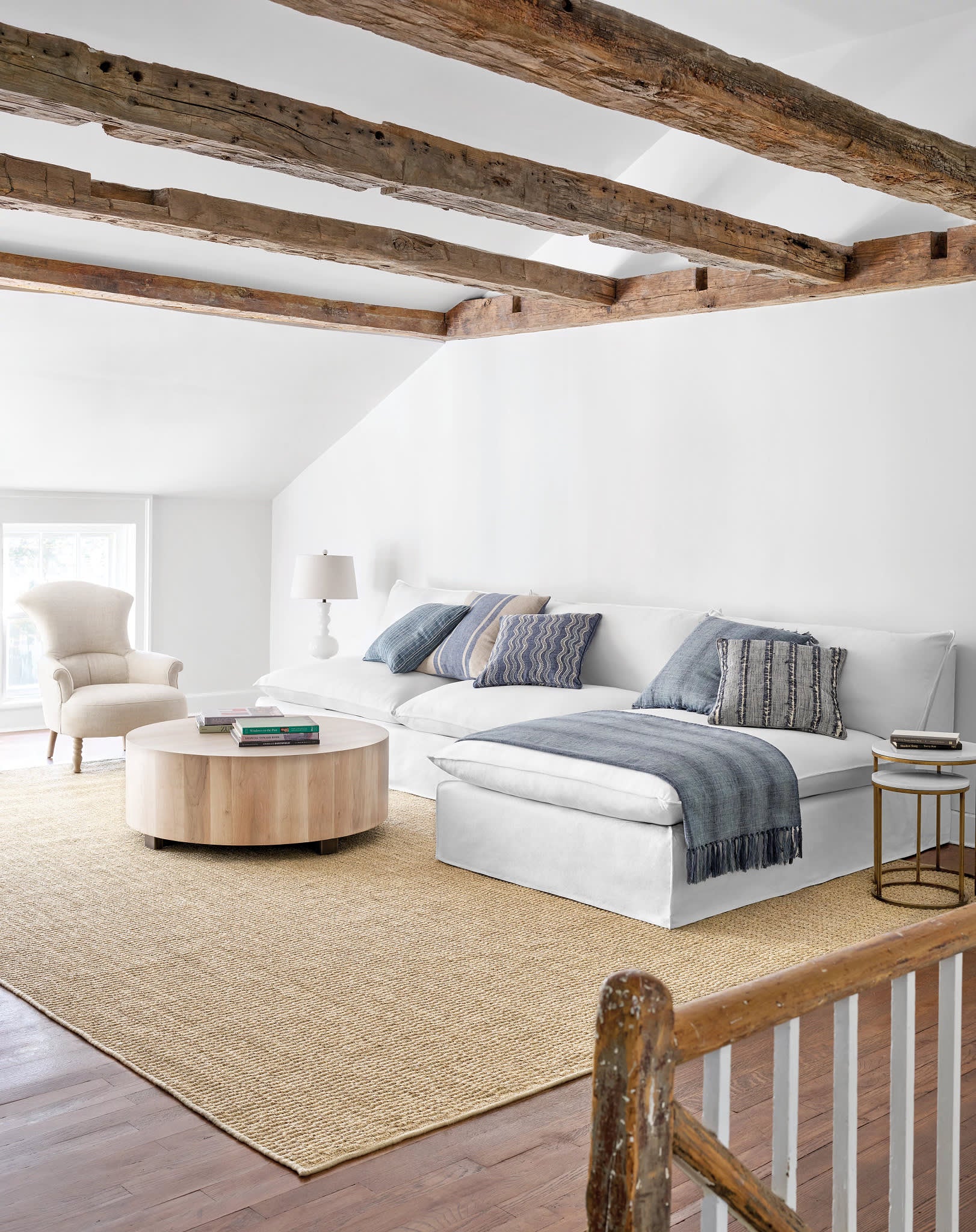 Hollingsworth Slipcovered Sofa | White - Image 4